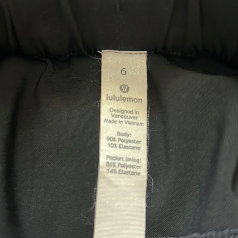 Lulu lemon black skirt - like new - Picture 2 of 3